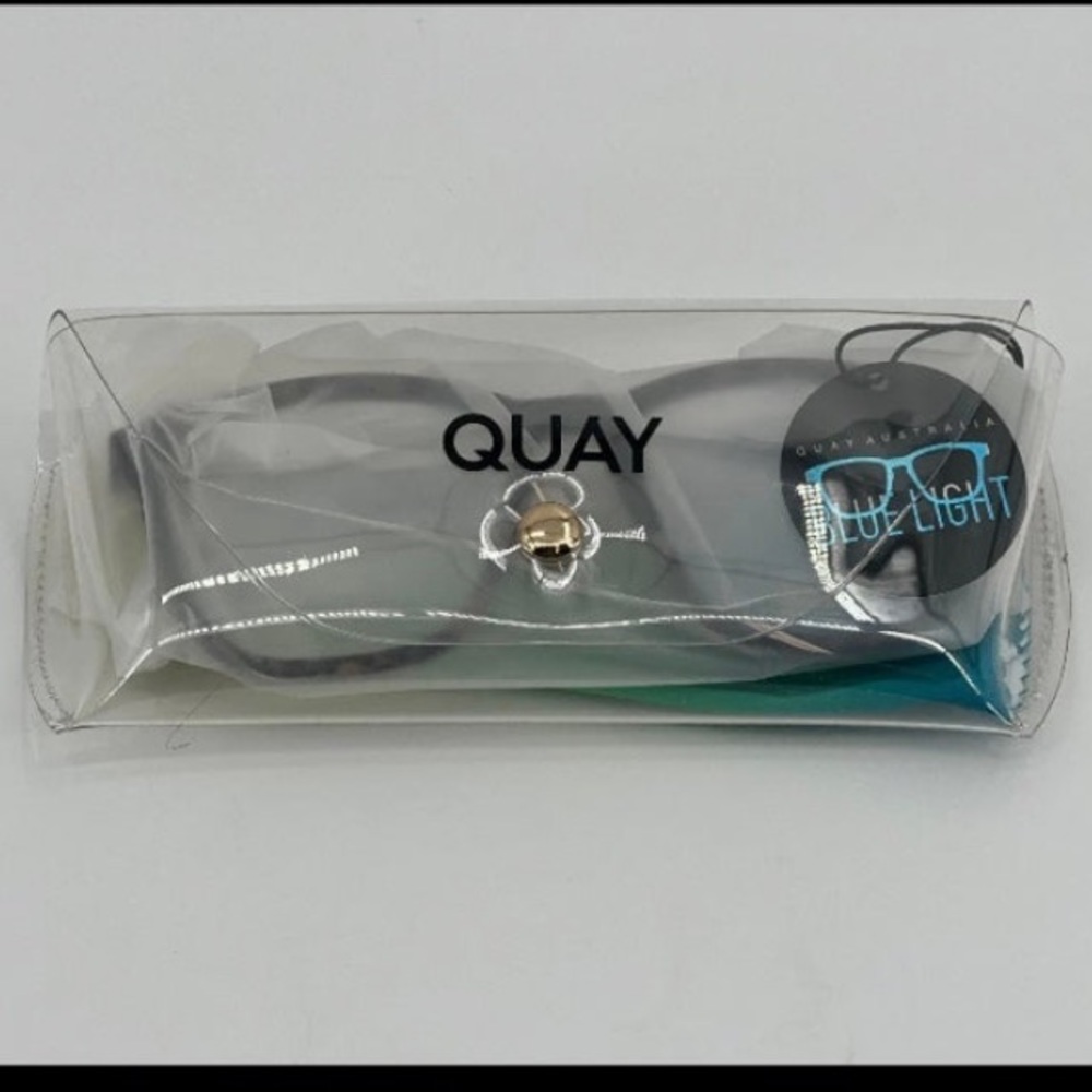 QUAY blue light glasses